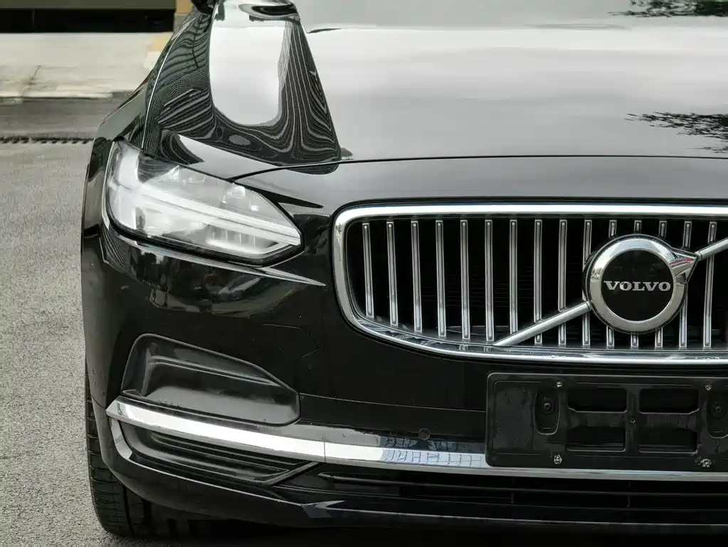 VOLVO S90 2025