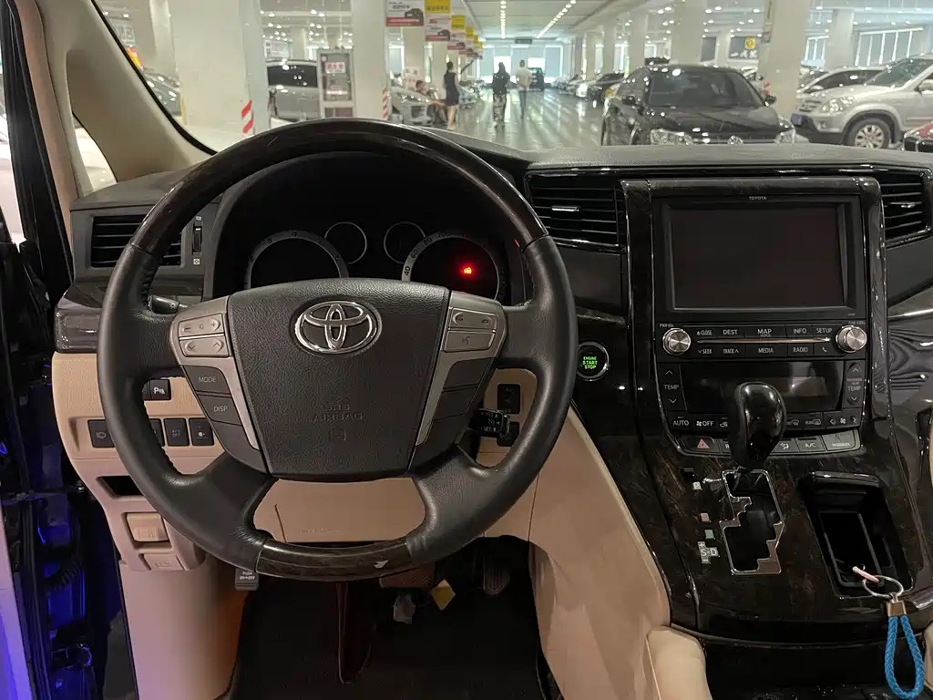TOYOTA ALPHARD 2012