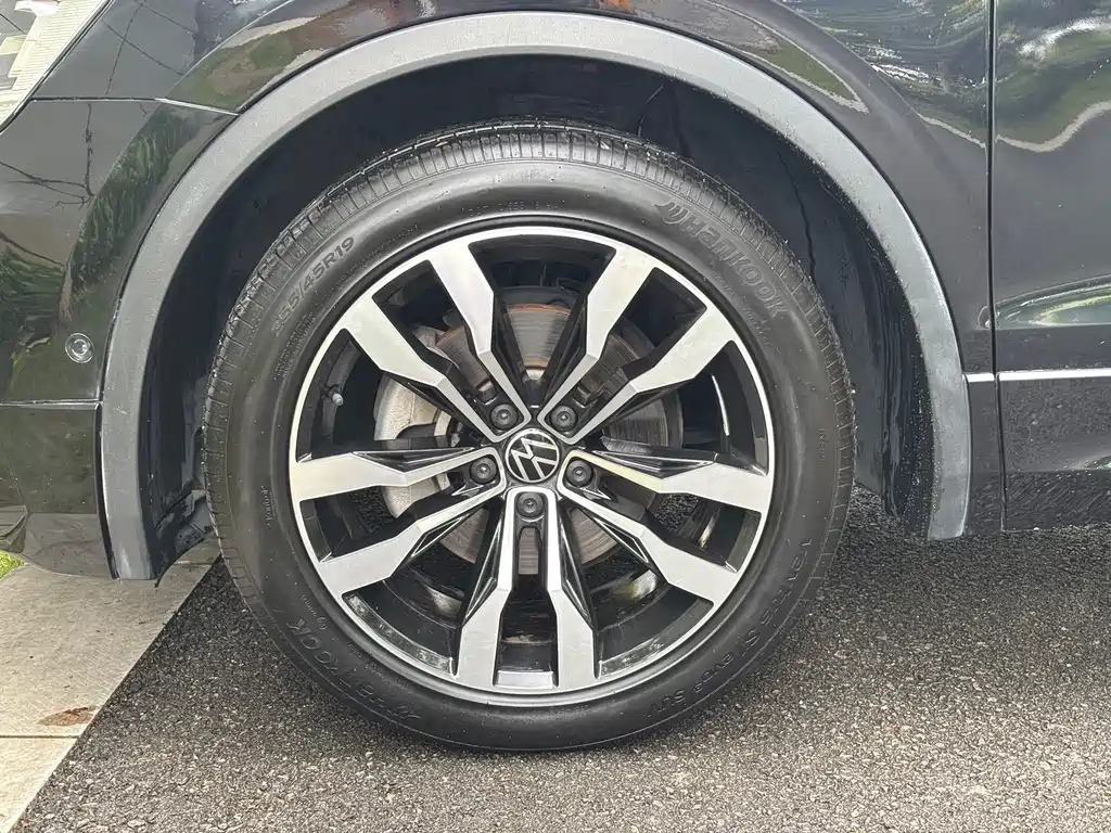 VOLKSWAGEN TIGUAN L 2021