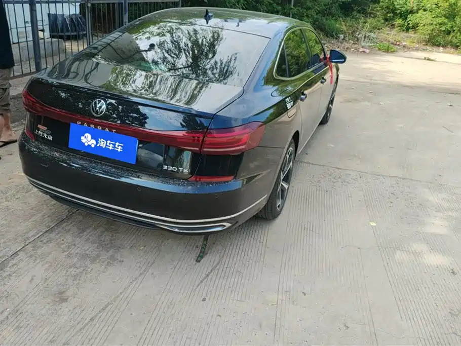 VOLKSWAGEN PASSAT 2023