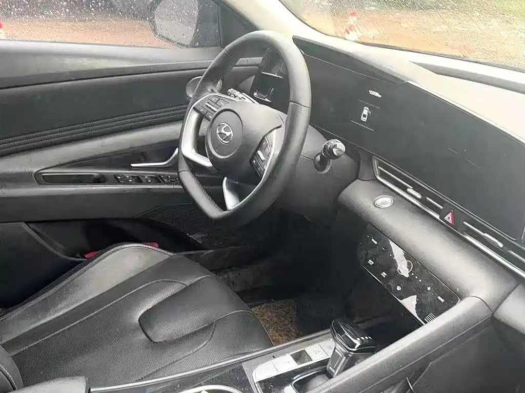 HYUNDAI ELANTRA 2022