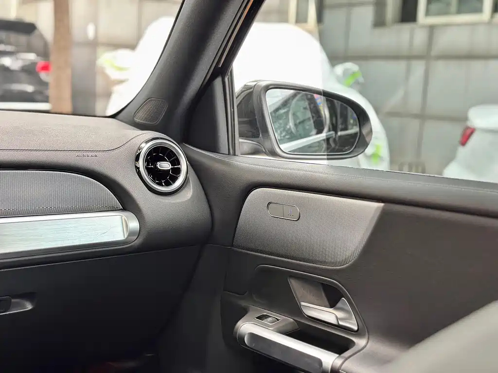 MERCEDES BENZ GLB 2023