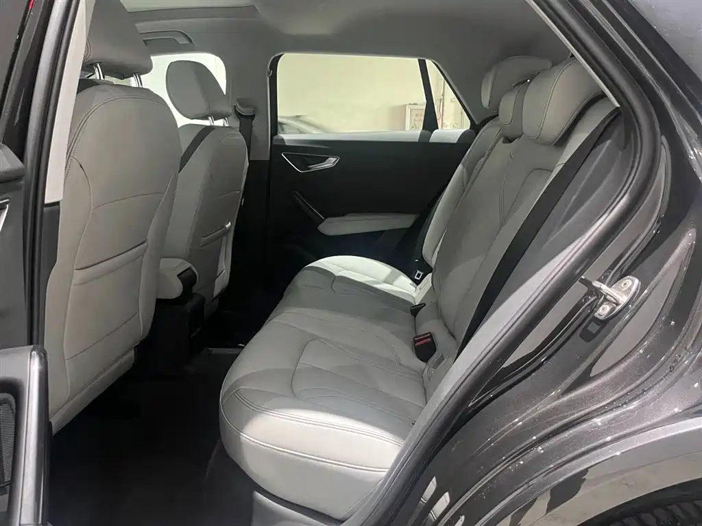 AUDI Q2L 2025