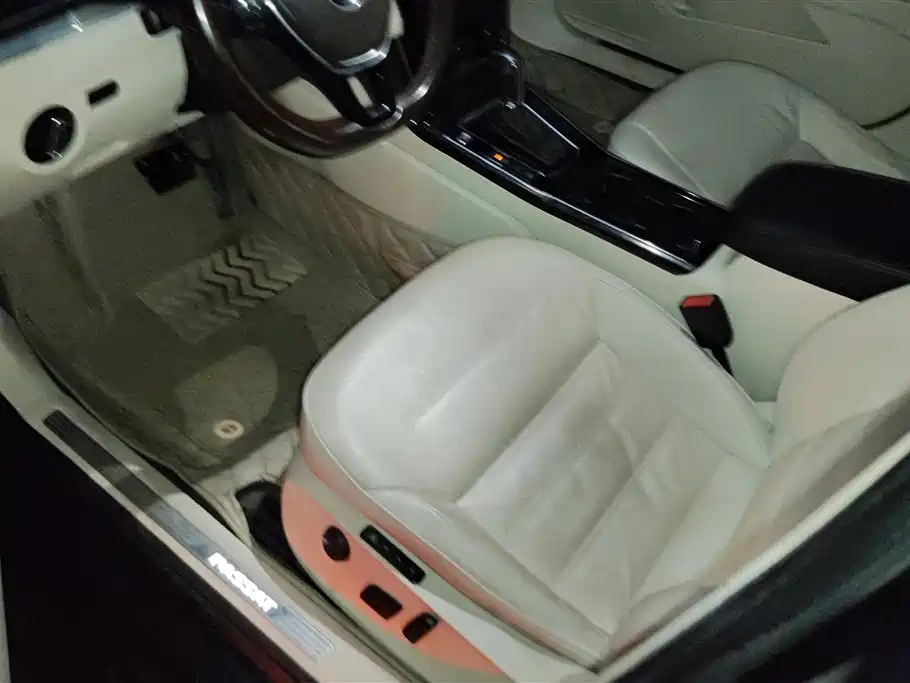 VOLKSWAGEN PASSAT 2017