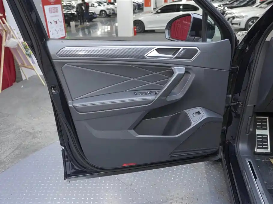 VOLKSWAGEN TIGUAN L 2022