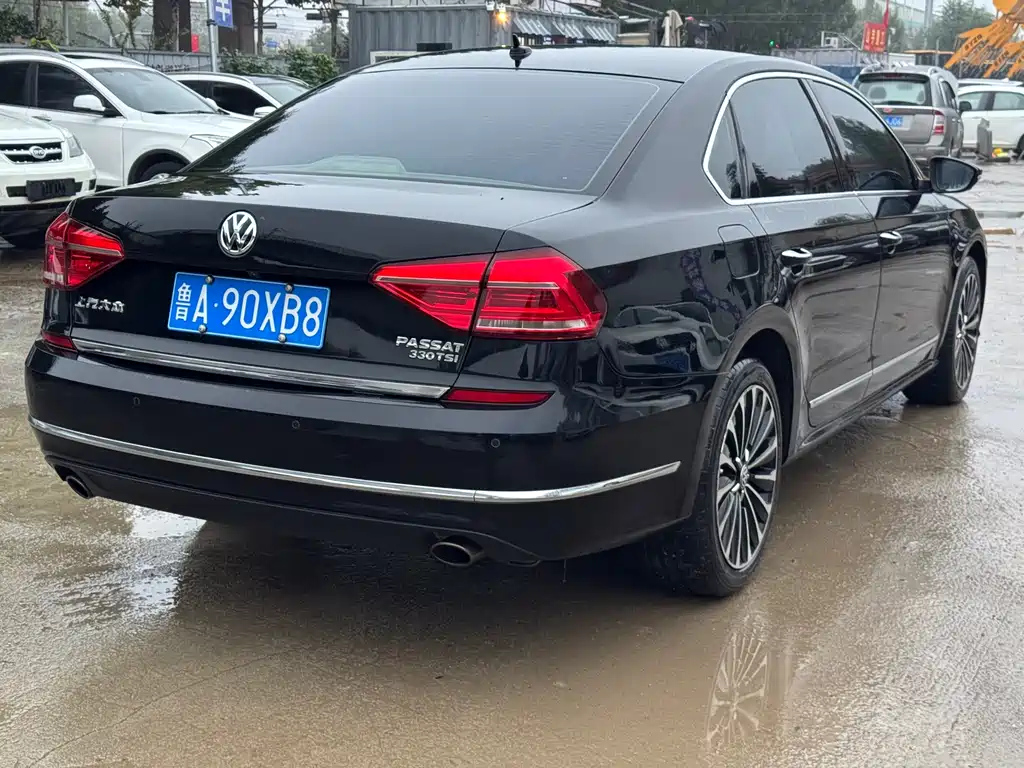 VOLKSWAGEN PASSAT 2017