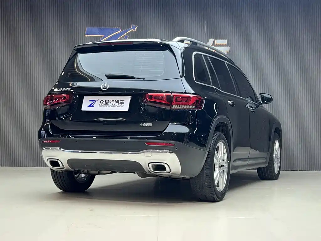 MERCEDES BENZ GLB 2023