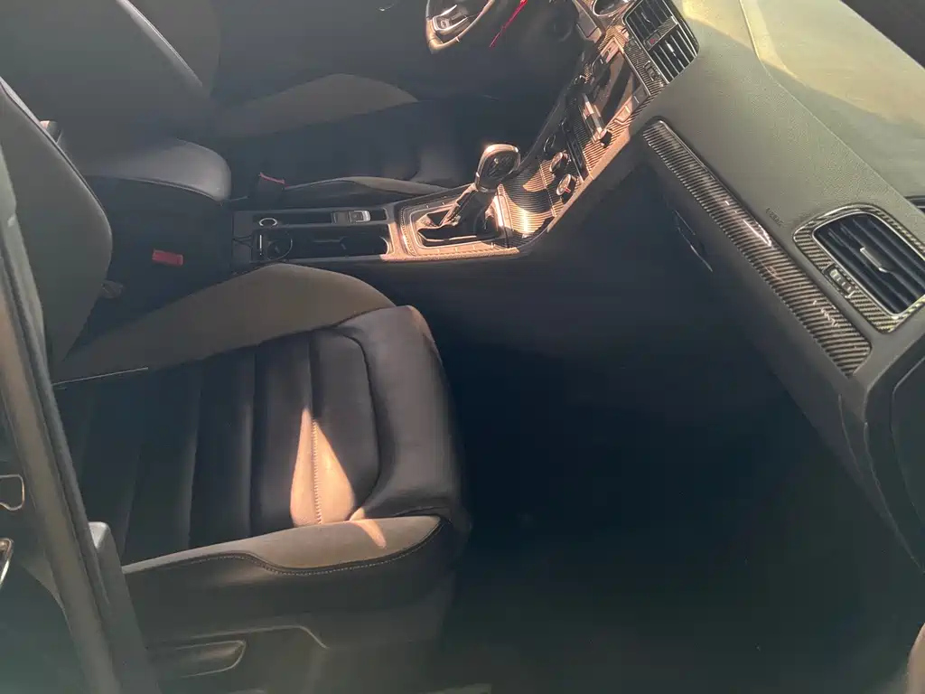 VOLKSWAGEN GOLF 2017
