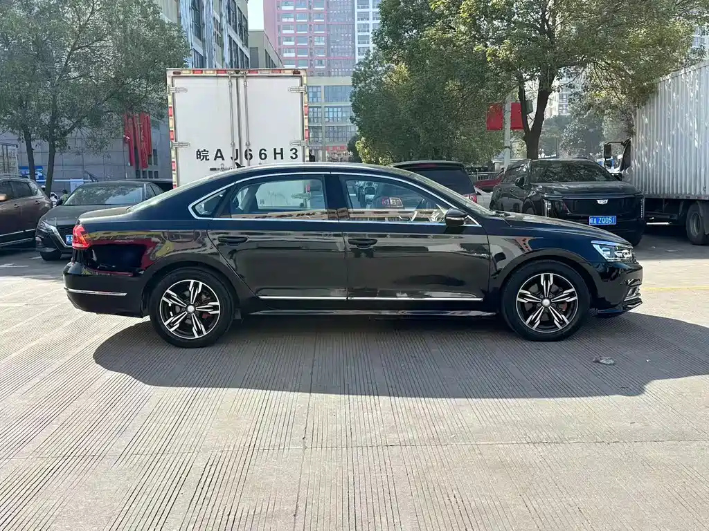 VOLKSWAGEN PASSAT 2016
