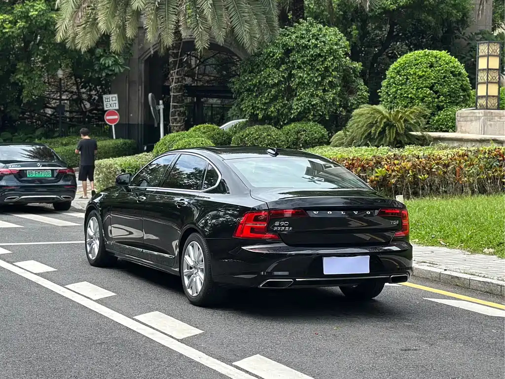 VOLVO S90 2020