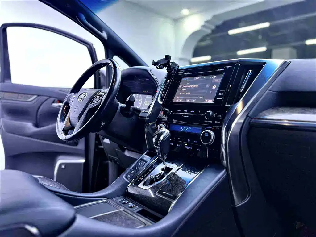 TOYOTA ALPHARD 2018
