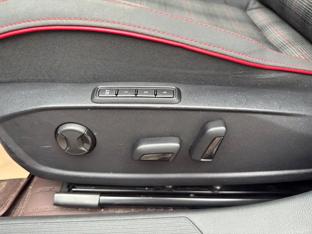 VOLKSWAGEN GOLF GTI 2021