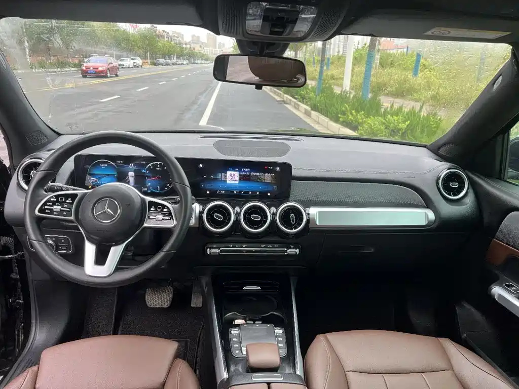 MERCEDES BENZ GLB 2023