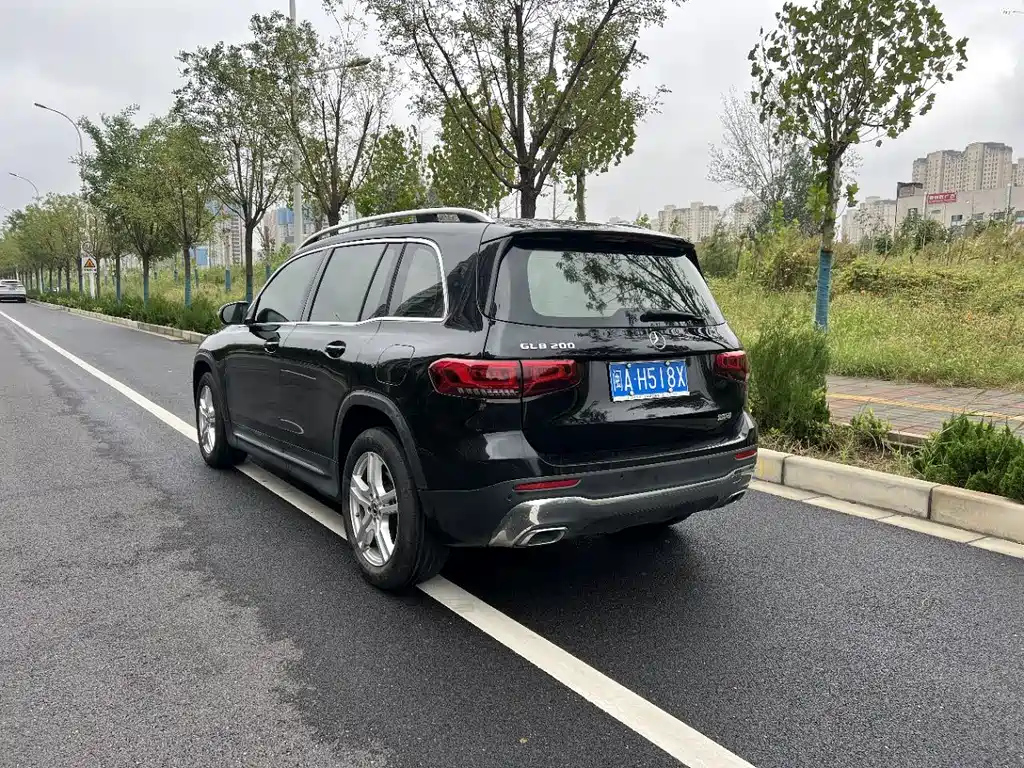 MERCEDES BENZ GLB 2023