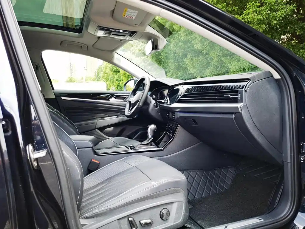 VOLKSWAGEN PASSAT 2023