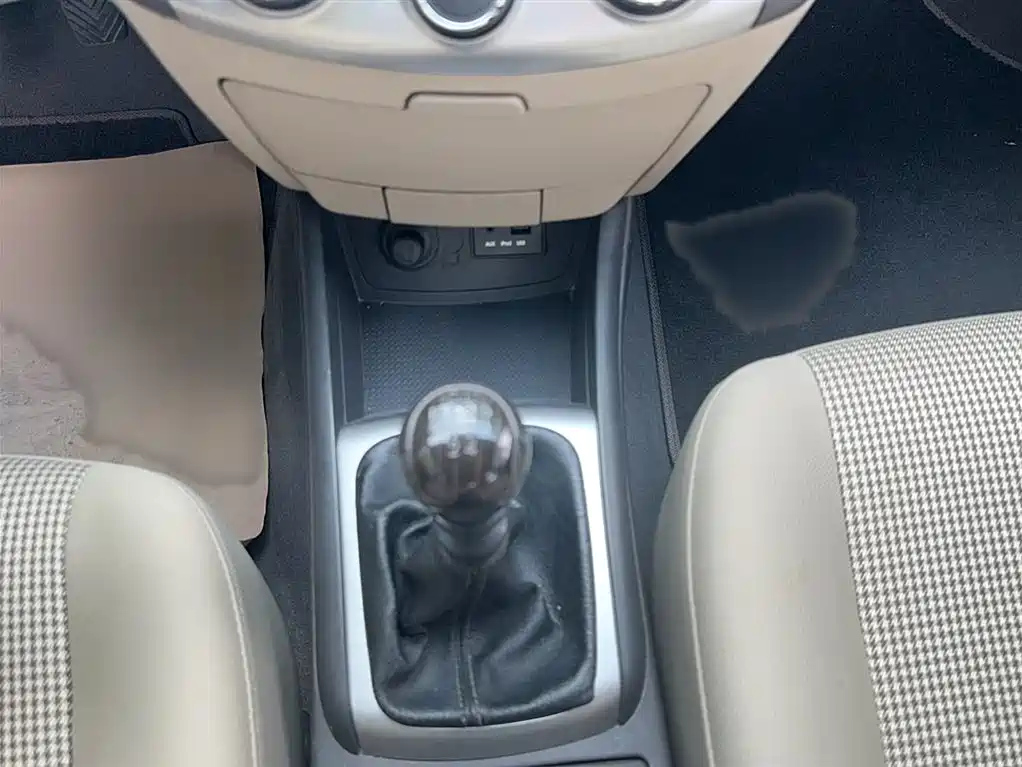 HYUNDAI CELESTA 2011