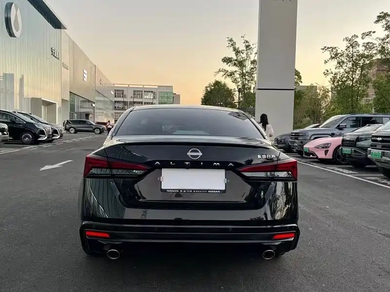 NISSAN TEANA 2025