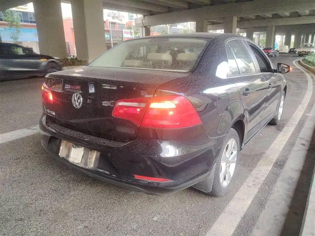 VOLKSWAGEN BORA 2015