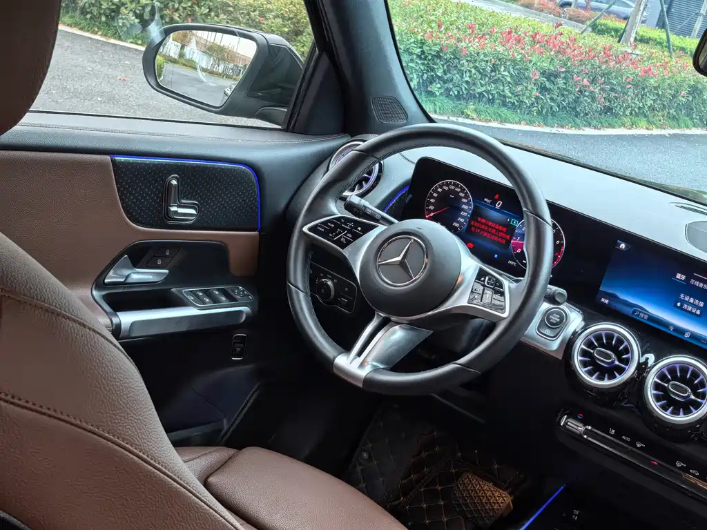 MERCEDES BENZ GLB 2024