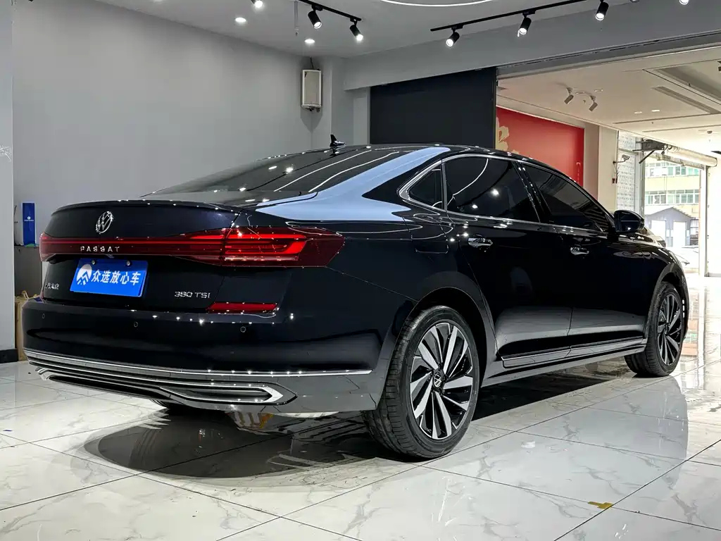 VOLKSWAGEN PASSAT 2025
