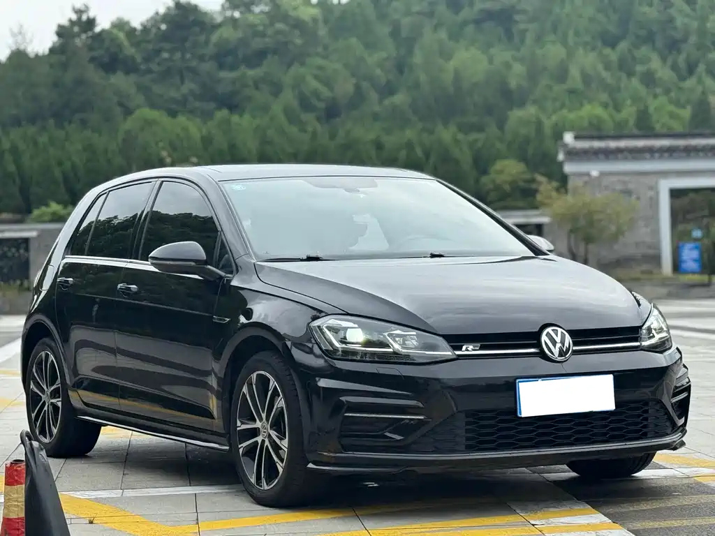 VOLKSWAGEN GOLF 2020