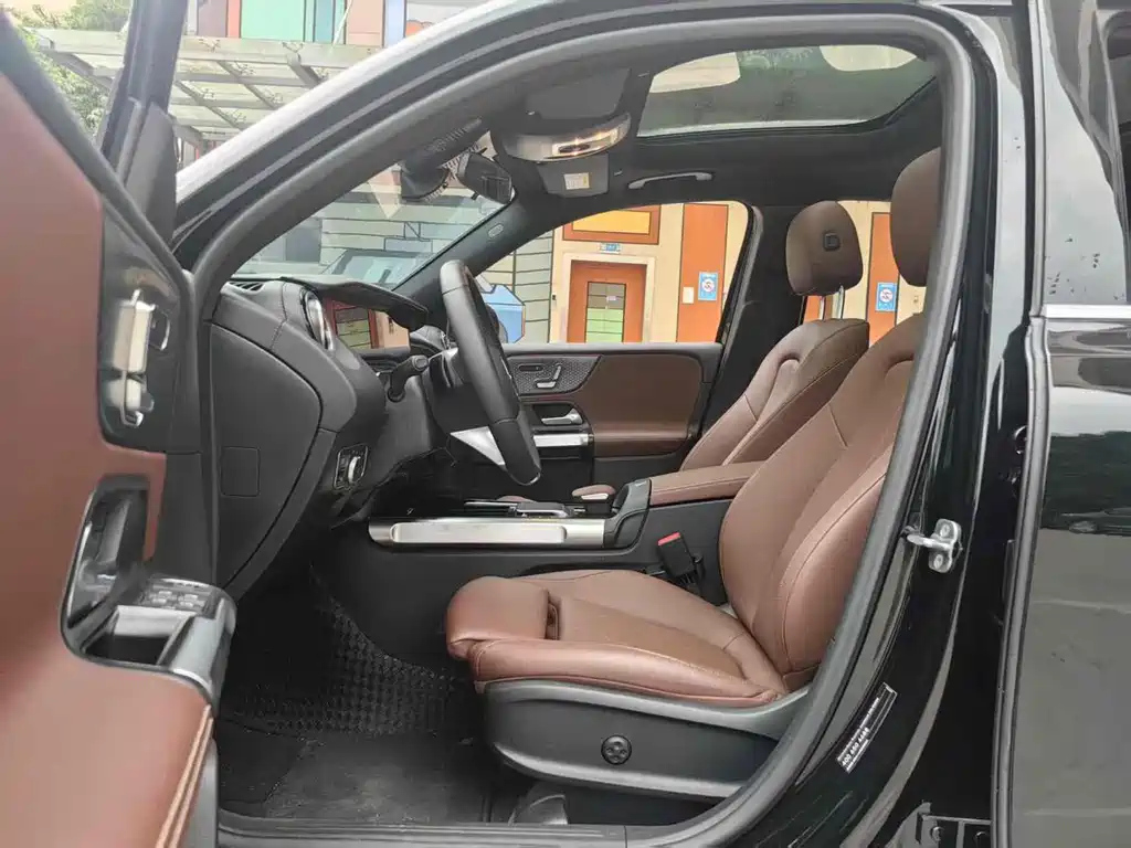 MERCEDES BENZ GLB 2023
