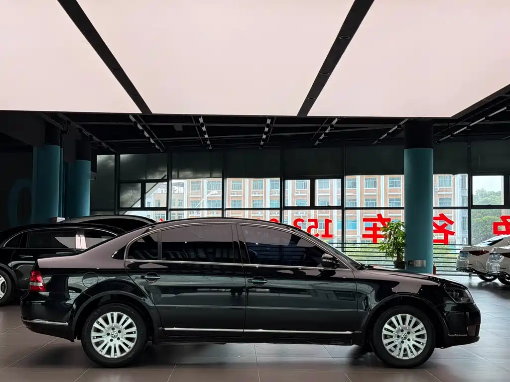 VOLKSWAGEN PASSAT LINGYU 2011