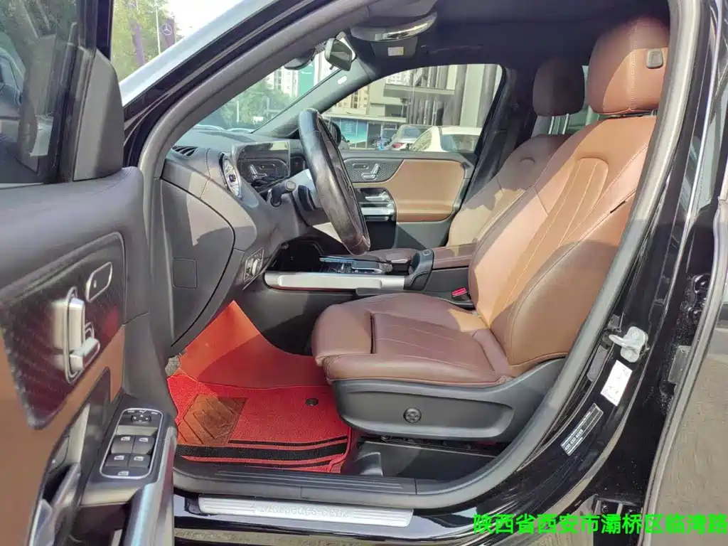 MERCEDES BENZ GLB 2024