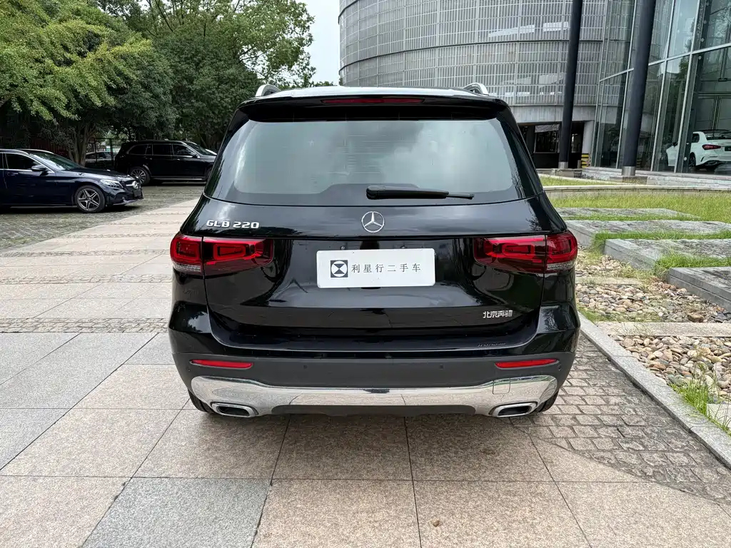 MERCEDES BENZ GLB 2023