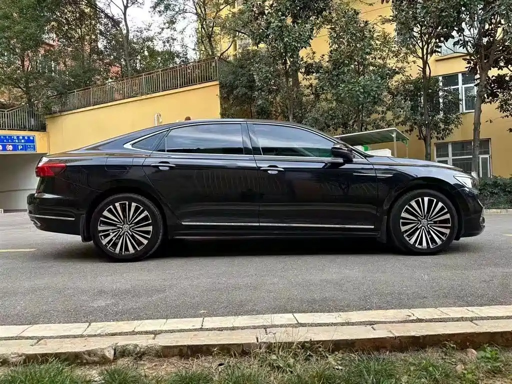 VOLKSWAGEN PASSAT 2019