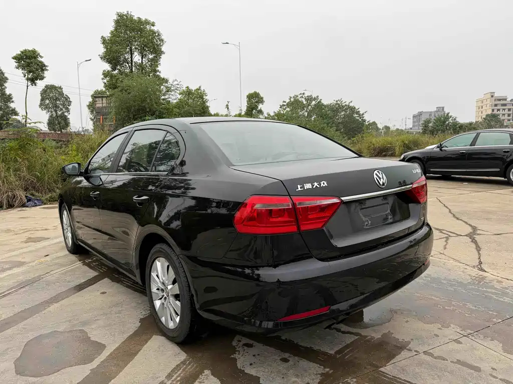 VOLKSWAGEN LAVIDA 2013