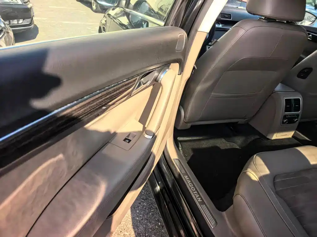 VOLKSWAGEN MAGOTAN 2013