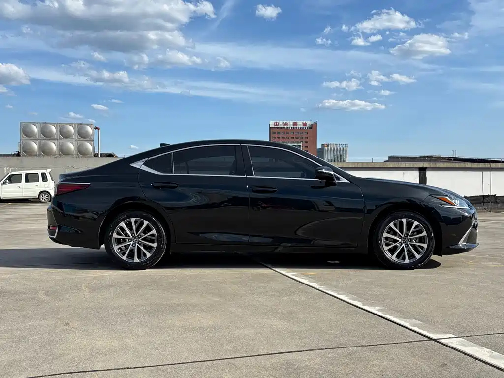 LEXUS ES 2023