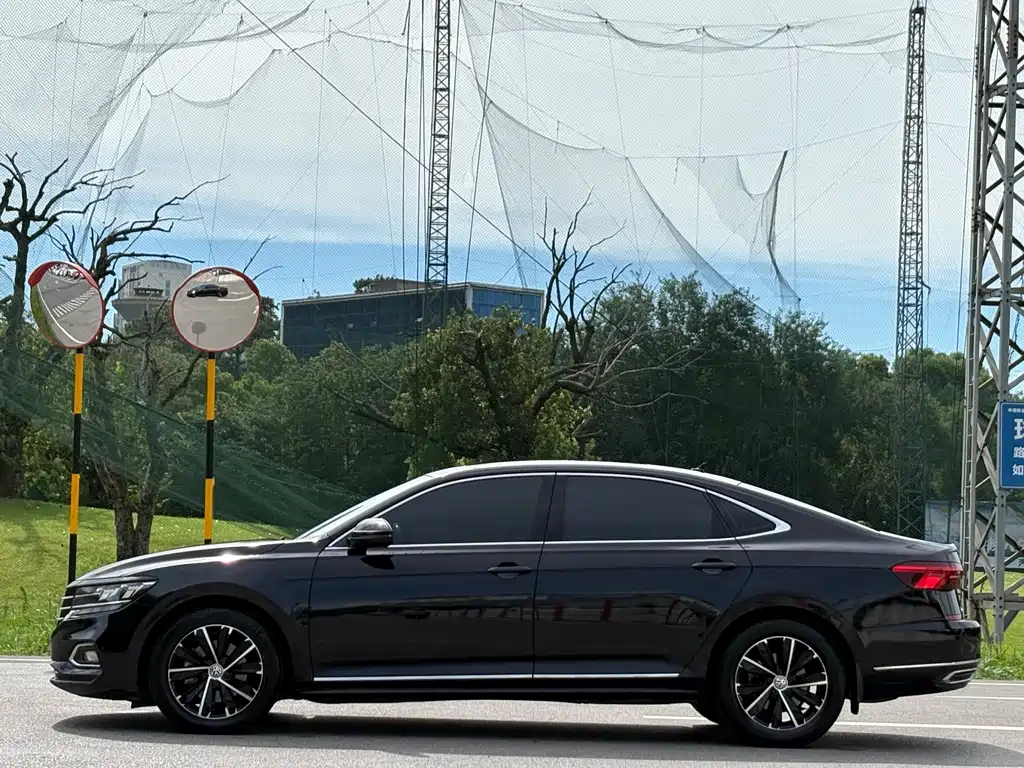 VOLKSWAGEN PASSAT 2019