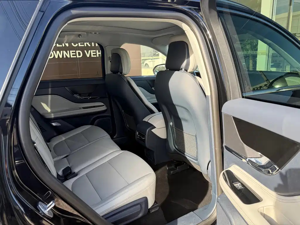 LINCOLN ADVENTURER 2024