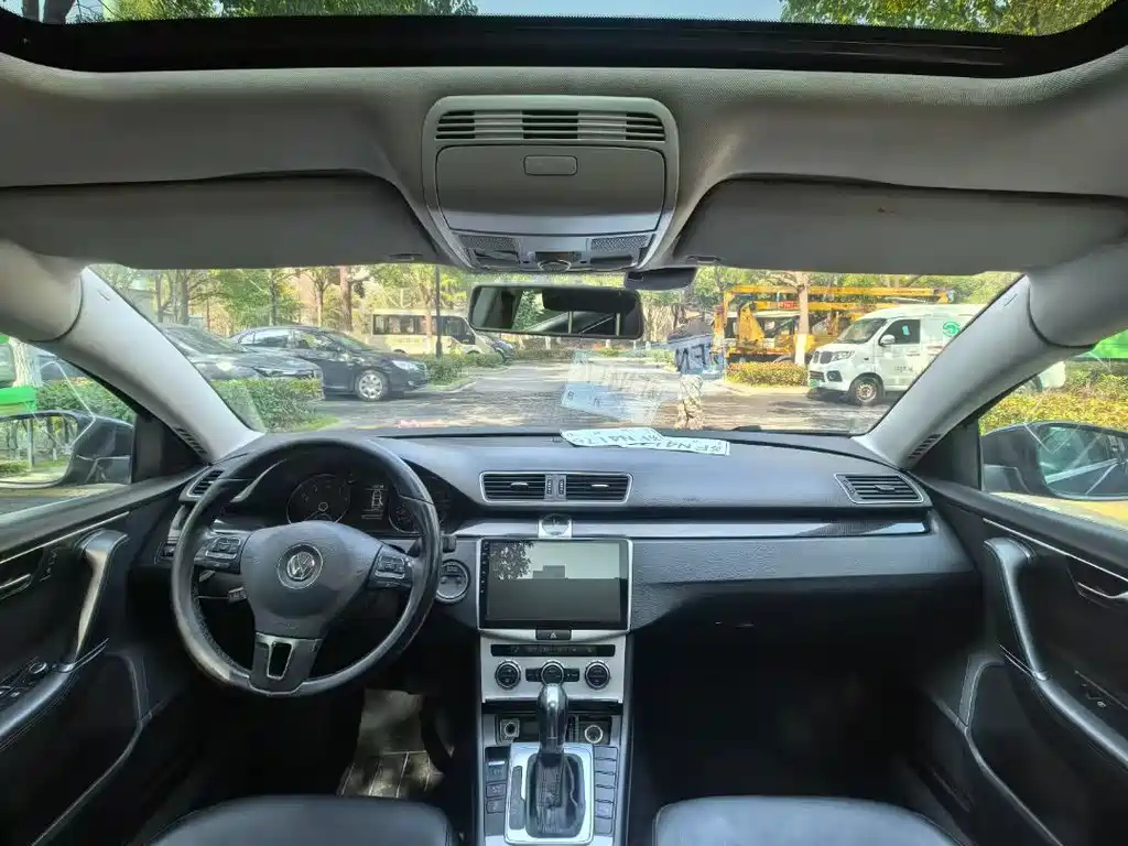 VOLKSWAGEN MAGOTAN 2013