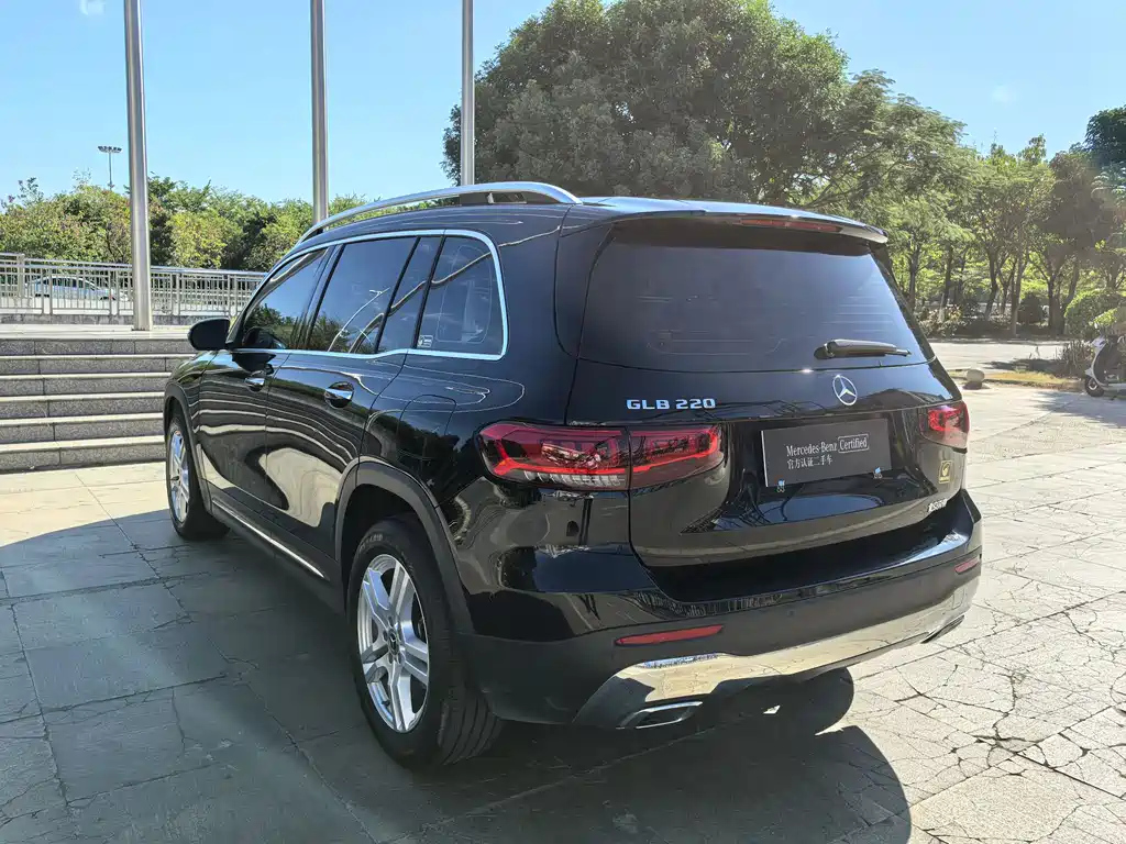 MERCEDES BENZ GLB 2023