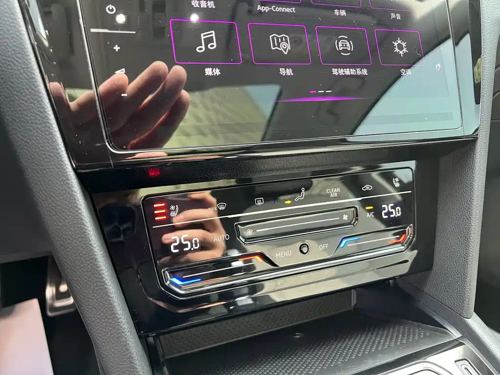 VOLKSWAGEN MAGOTAN 2025