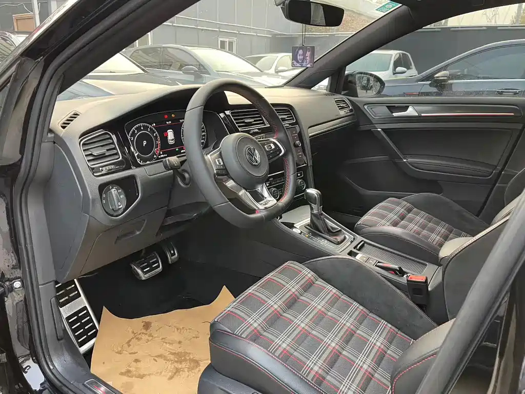VOLKSWAGEN GOLF GTI 2019