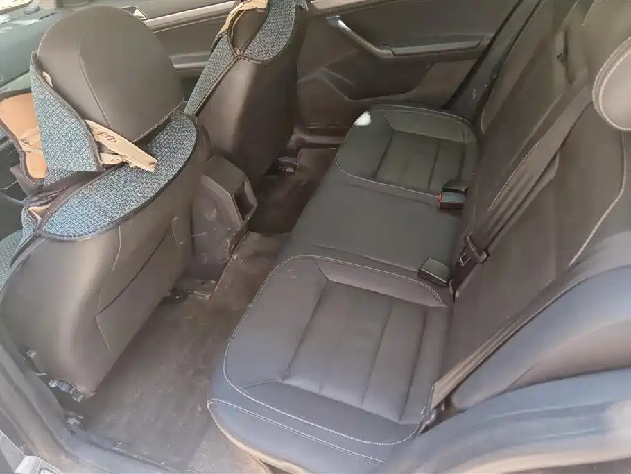 VOLKSWAGEN LAVIDA 2016