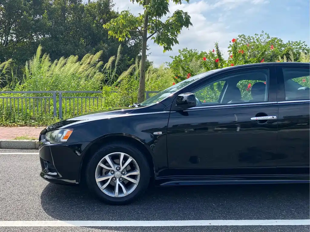 MITSUBISHI LANCER EX 2014