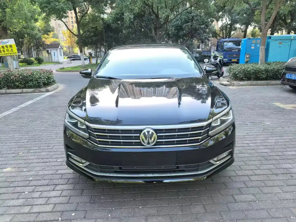 VOLKSWAGEN PASSAT 2018