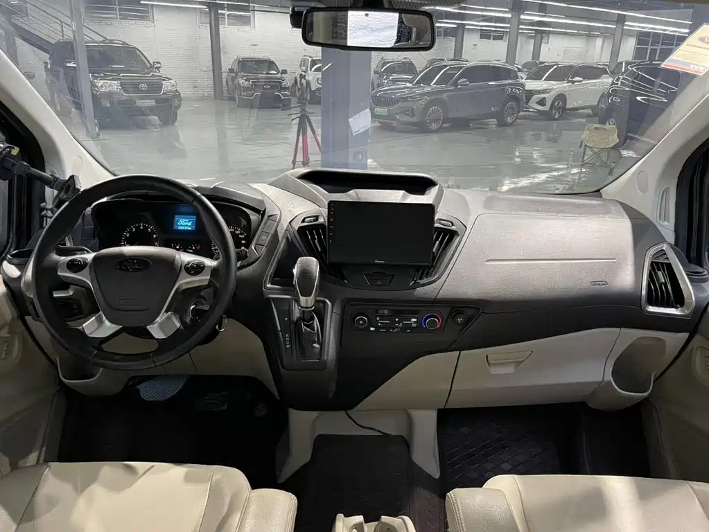 FORD TOUREO 2017