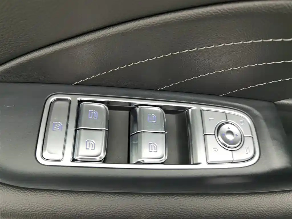 HONGQI H5 PHEV 2025