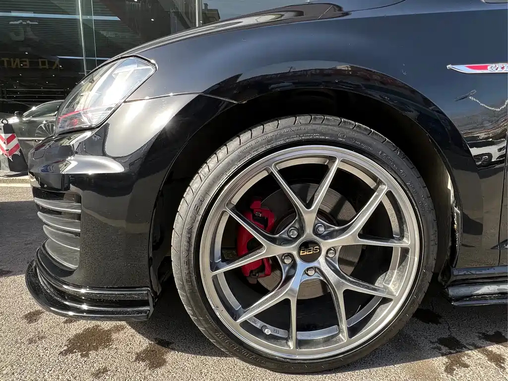 VOLKSWAGEN GOLF GTI 2016