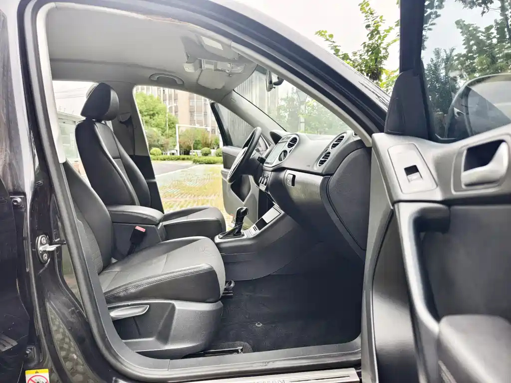 VOLKSWAGEN TIGUAN 2015