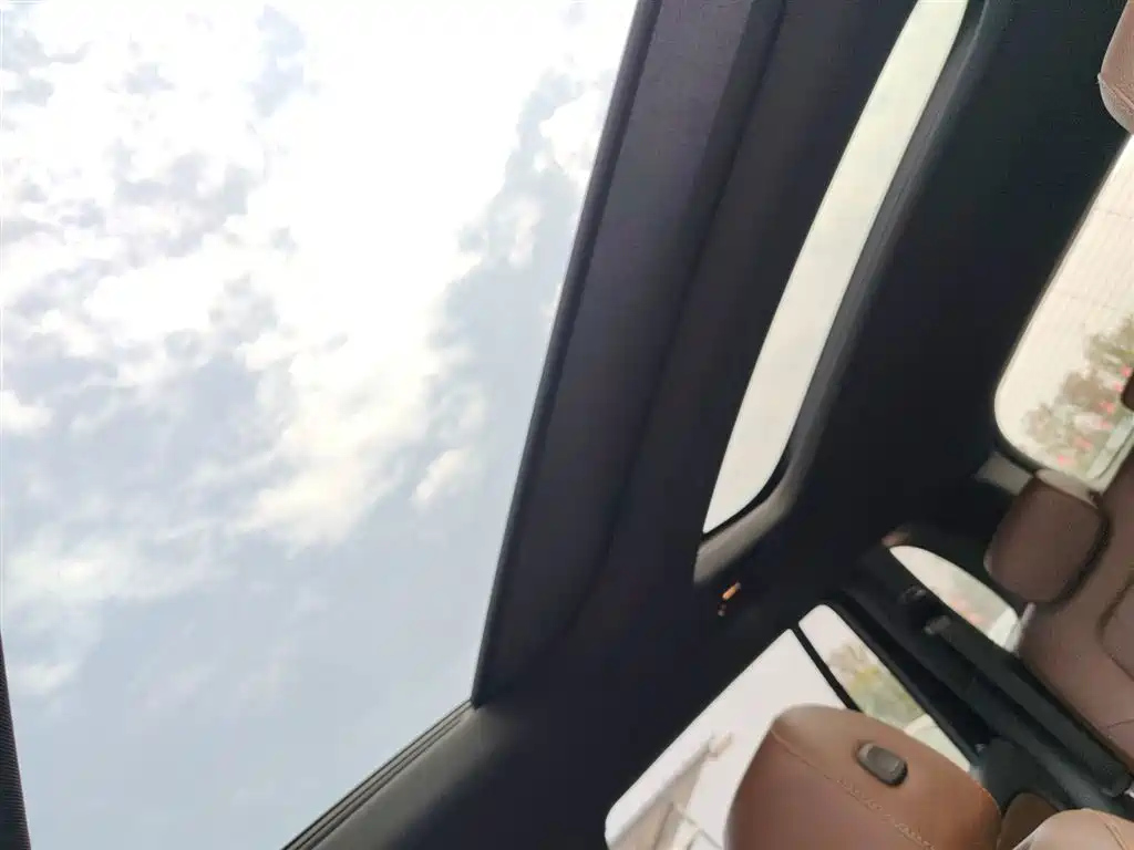 MERCEDES BENZ GLB 2023