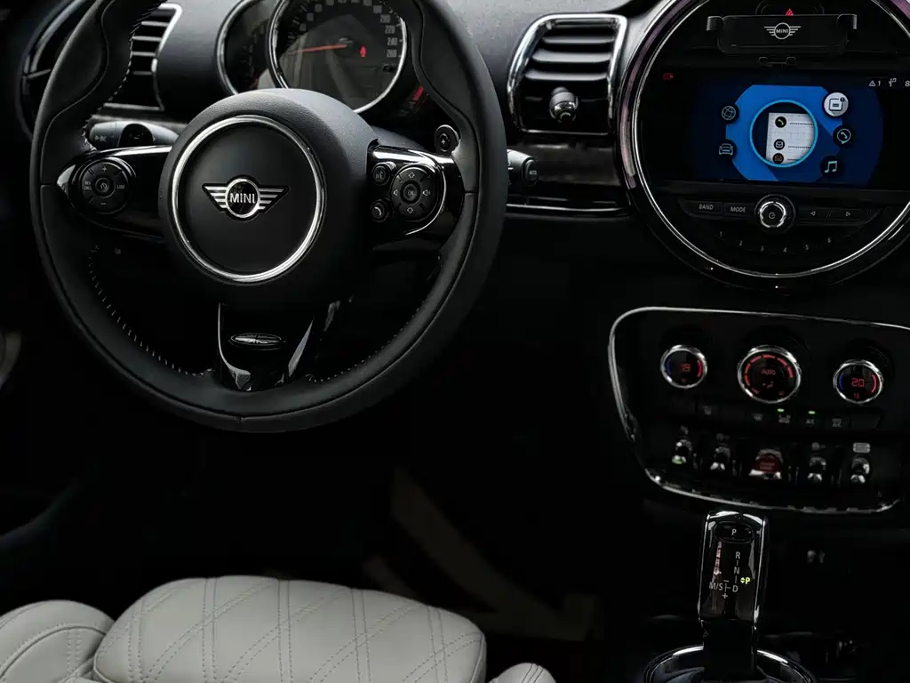 MINI CLUBMAN 2020
