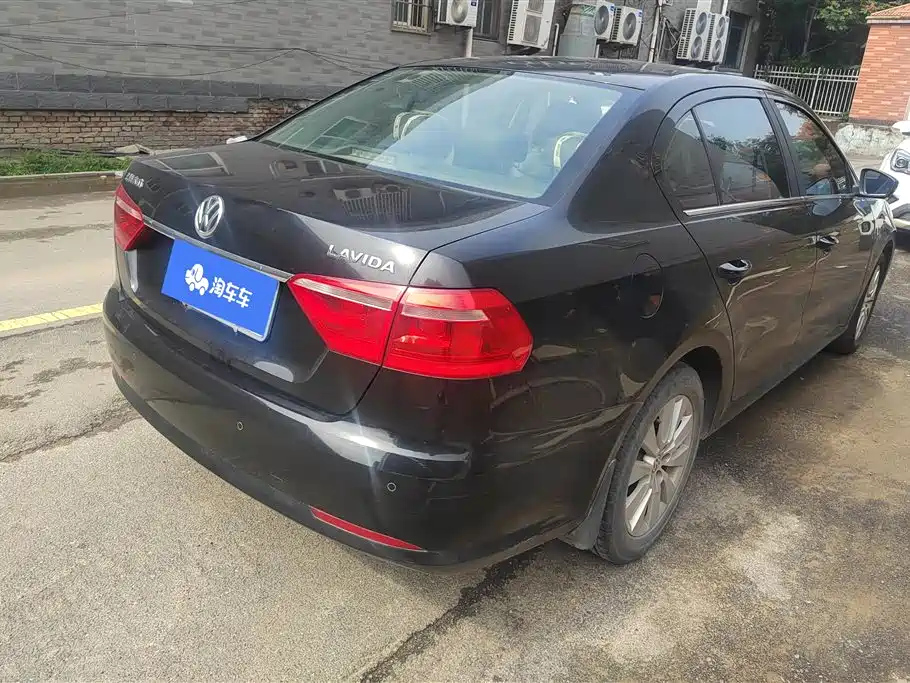 VOLKSWAGEN LAVIDA 2013