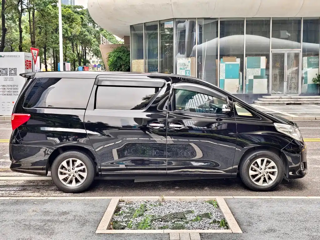 TOYOTA ALPHARD 2012